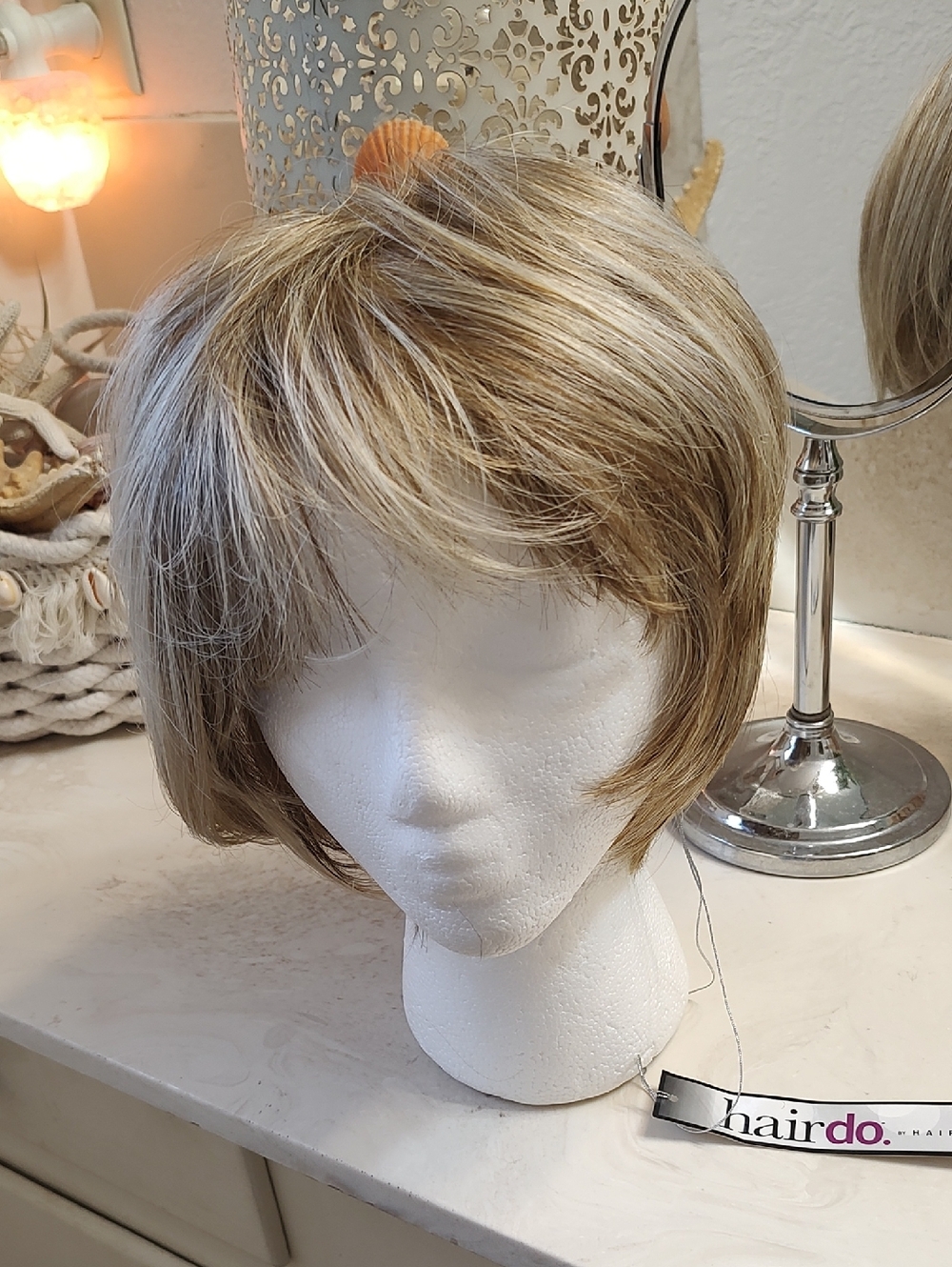 Hairdo Short Layered Blonde Synthetic Wig with Highlights